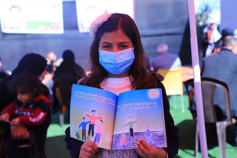 بالصور أطفال فلسطين يكتبون ويرسمون للأطفال