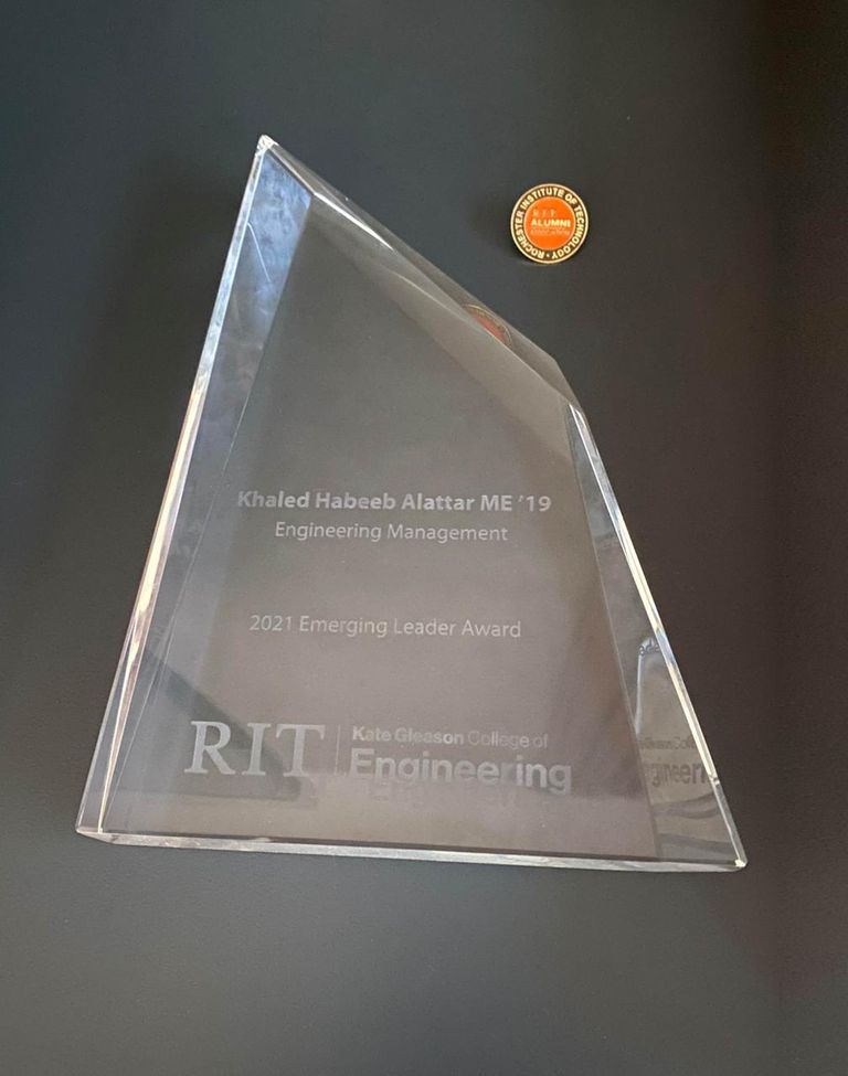 جامعة روتشستر تمنح المهندس خالد العطار جائزة "أبرز قائد صاعد عالمي" جامعة روتشستر تمنح المهندس خالد العطار جائزة