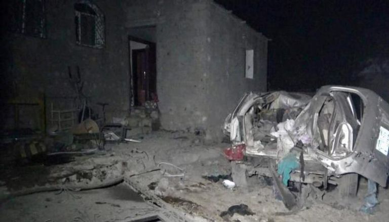 آثار الدمار الذي خلفه القصف الحوثي