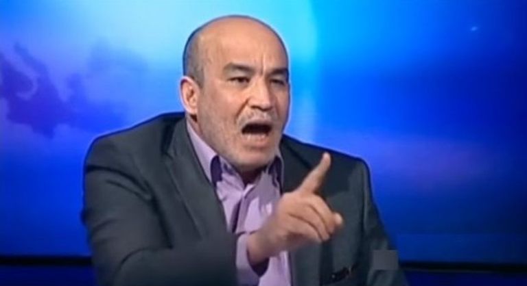 الإخواني الجزائري الهارب المدعو محمد العربي زيتوت - أرشيفية مظاهرة في الحراك الشعبي بالجزائر - أرشيفية