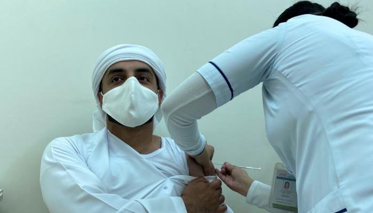 تطعيم لقاح كورونا يتواصل في الإمارات