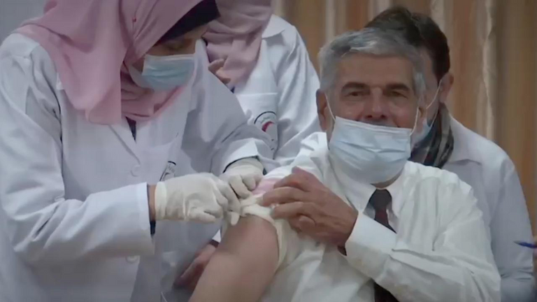 الإمارات ترسل لقاحات 