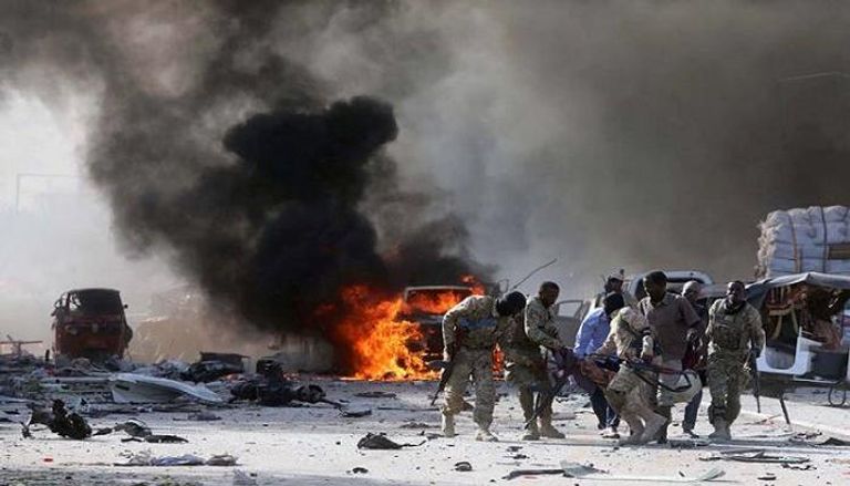 آثار أحد الانفجارات في الصومال - أرشيفية