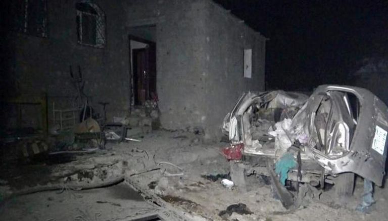 جانب من آثار القصف الحوثي للمنزل