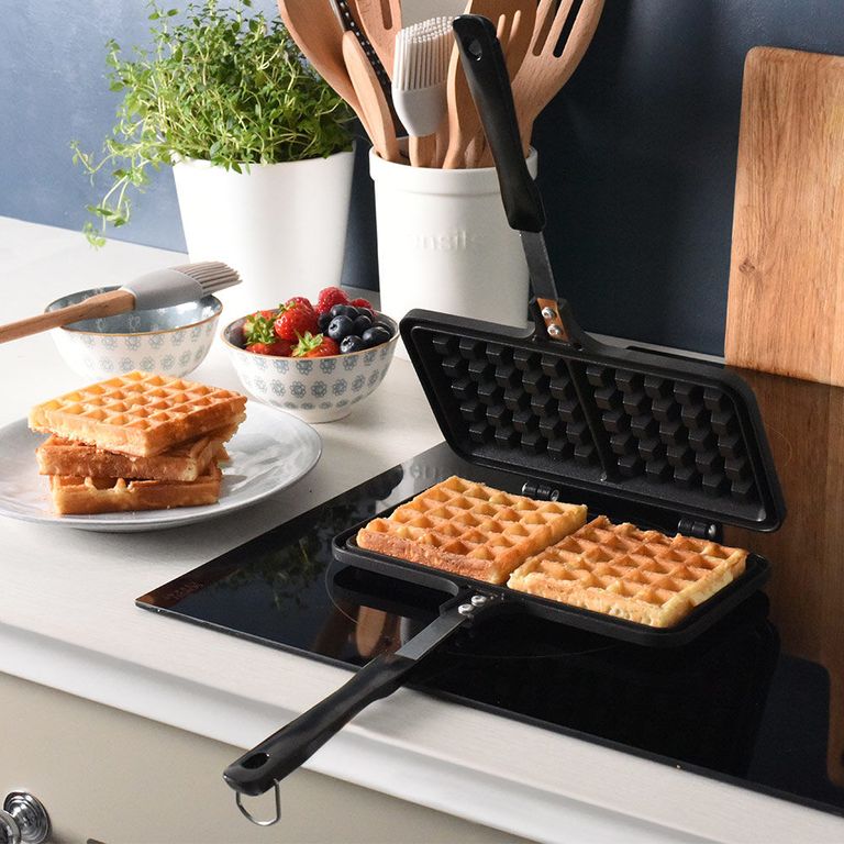 هاري وميجان مع ابنهما آرتشي