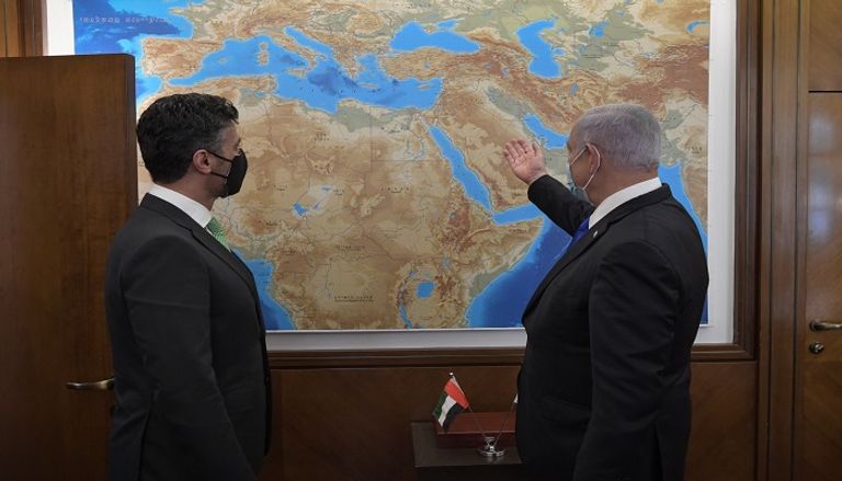 رئيس الوزراء الإسرائيلي يستقبل سفير الإمارات لدى إسرائيل محمد آل خاجة