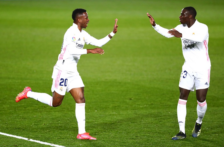 زين الدين زيدان مدرب الريال