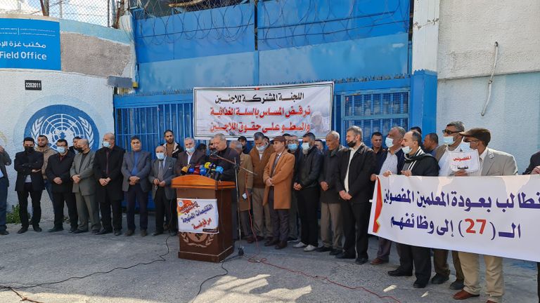 اعتصام بغزة للمطالبة بإلغاء السلة الموحدة