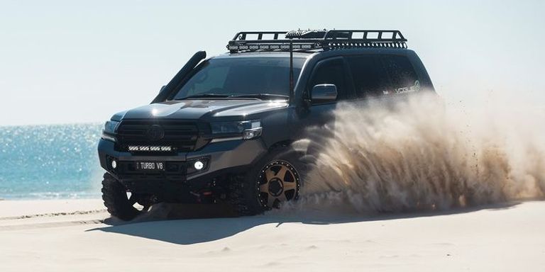 Turbo V8 200 Series لاند كروزر المعدلة  Slammed FJ40