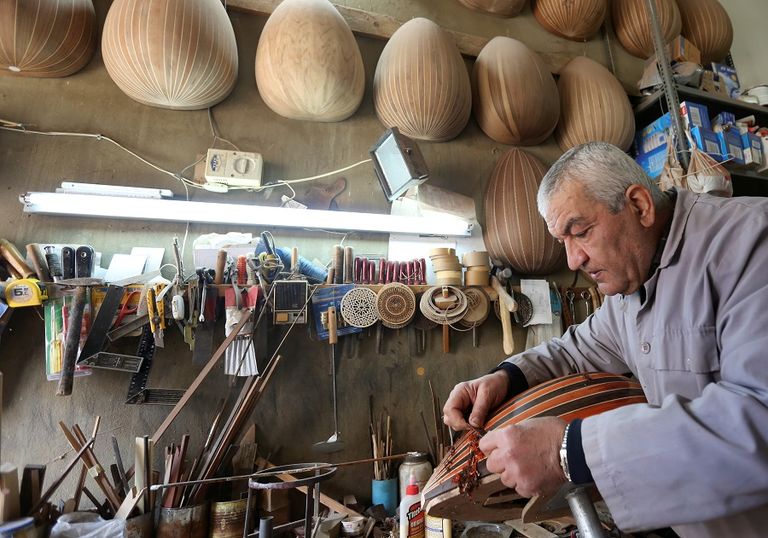 صانع العود اللبناني نزيه الغضبان
