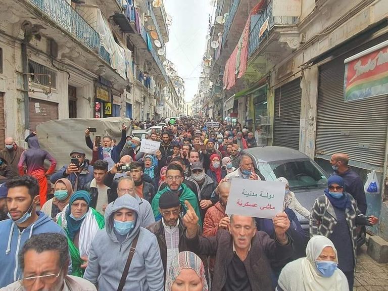 مظاهرة حاشدة لطلبة الجزائر تطالب بتمدين الحكم مظاهرة حاشدة لطلبة الجزائر تطالب بتمدين الحكم