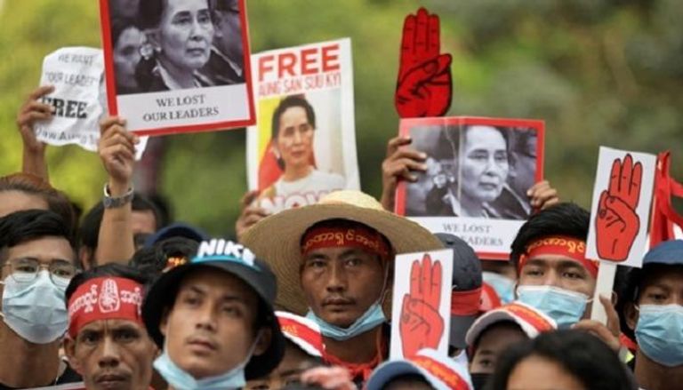 جانب من المظاهرات التي تشهدها ميانمار رفضا للانقلاب العسكري