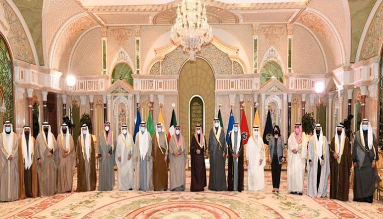 أمير الكويت يتوسط الحكومة الجديد