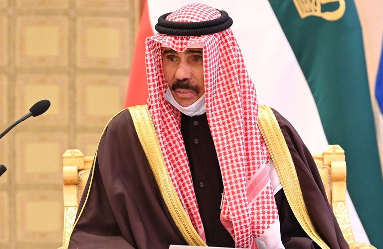 الشيخ نواف الأحمد الجابر الصباح يشهد أداء الوزراء لليمين الدستورية أمير الكويت يتوسط الحكومة الجديد