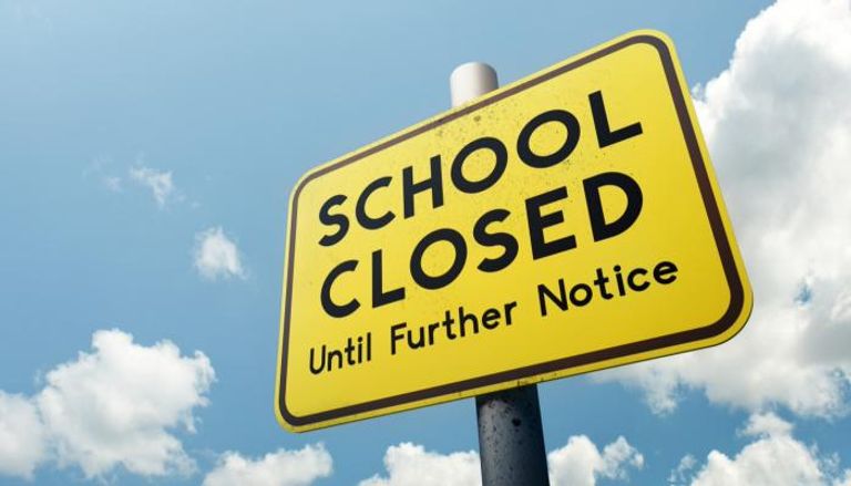  كورونا يغلق المدارس