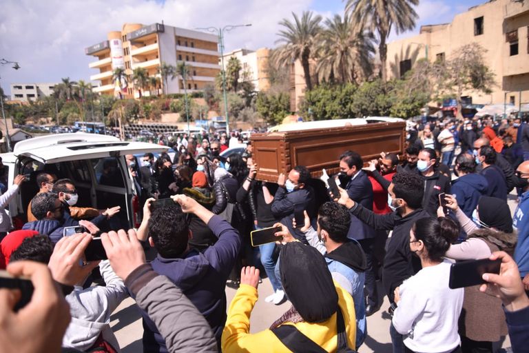 جنازة والدة رضوى الشربيني