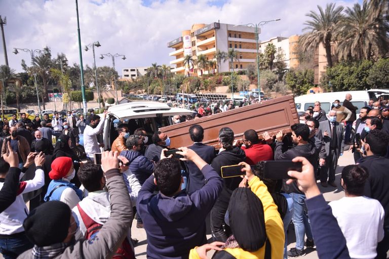 جنازة والدة رضوى الشربيني