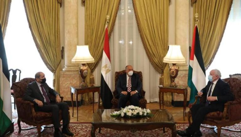 وزراء خارجية مصر والأردن وفلسطين خلال الاجتماع