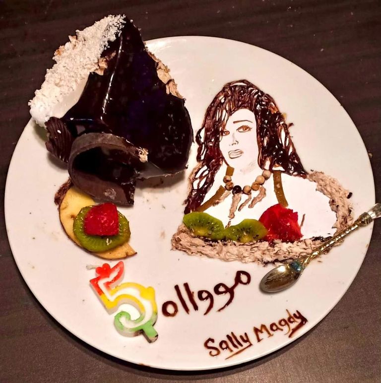 الفنانة فيفي عبده بالحلويات الشابة المصرية سالي مجدي مراد