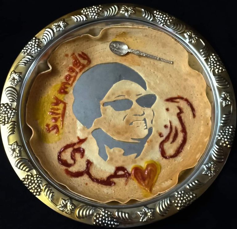 المطربة الراحلة أم كلثوم بعجينة الكريب الشابة المصرية سالي مجدي مراد