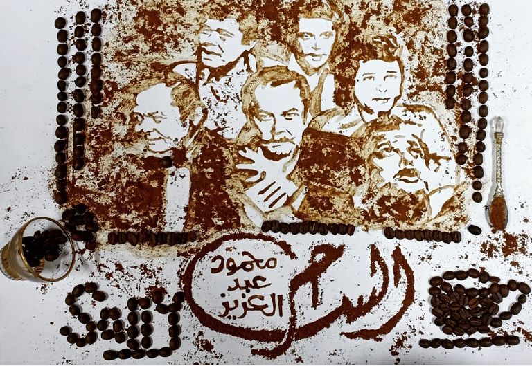 النجم محمود عبدالعزيز في مراحل مختلفة من حياته بالقهوة المطحونة وحبيباتها الشابة المصرية سالي مجدي مراد