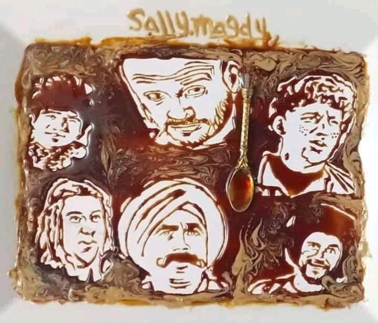 الفنان أحمد مكي في أدوار متعددة له الشابة المصرية سالي مجدي مراد