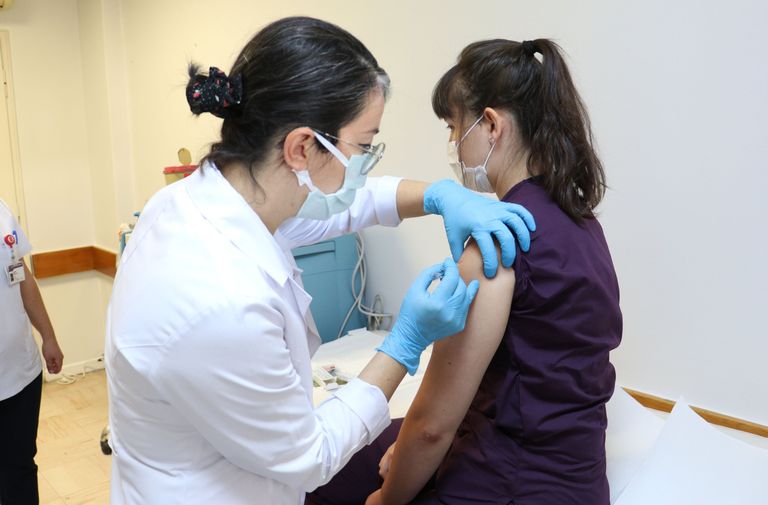 تطعيمات كورونا دول العالم تواصل حملات التطعيم ضد كورونا