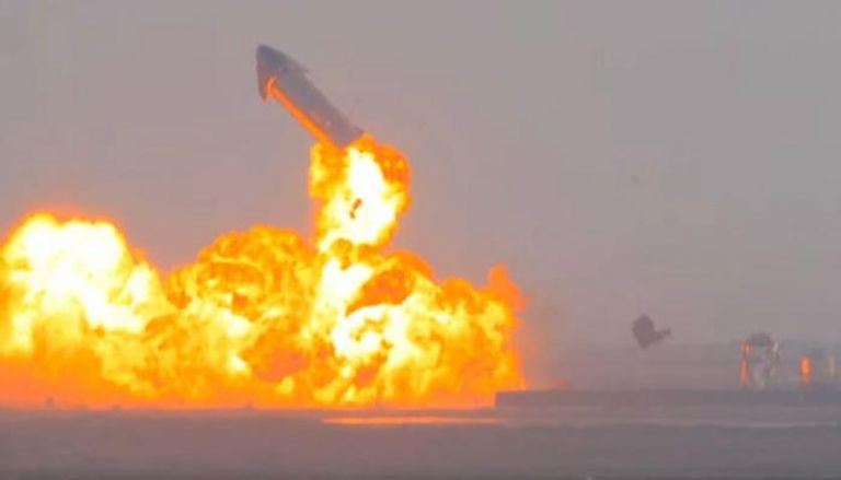 الصاروخ بعد انفجاره عقب الهبوط على الأرض