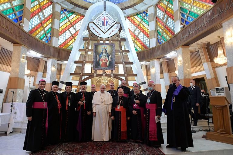 البابا فرنسيس والرئيس العراقي برهم صالح