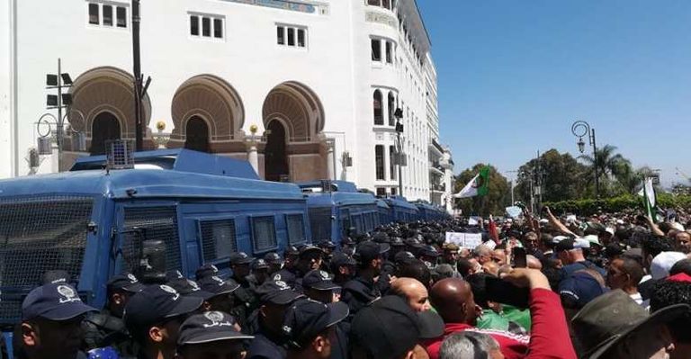 مظاهرة حاشدة بالجزائر العاصمة وسط إجراءات أمنية مشددة