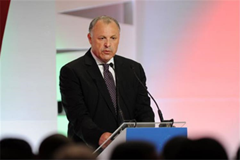 هاني أبو ريدة باتريس موتسيبي رئيس الاتحاد الأفريقي لكرة القدم الجديد