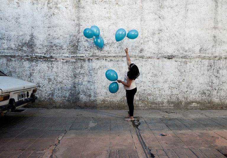 الأمريكية جلوريا تصف معاناتها بسبب زوجها العنيف في ملجأ لضحايا العنف