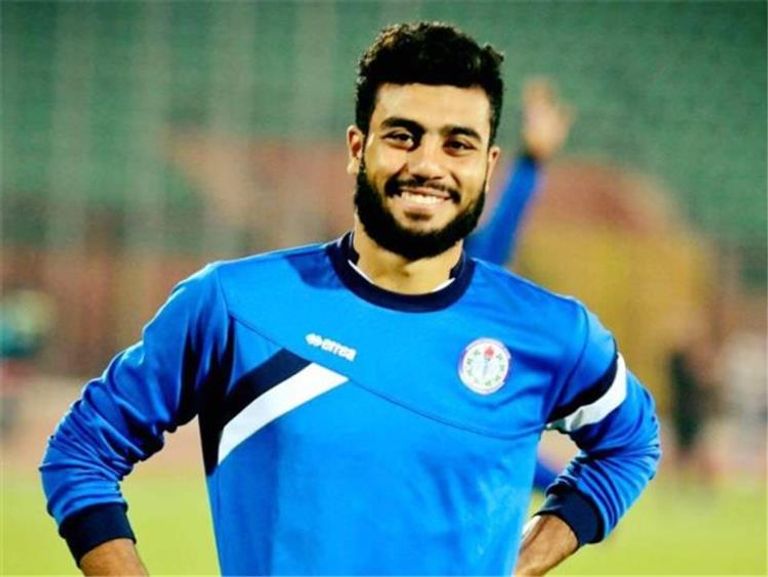 حسام حسن مهاجم سموحة فريق بيراميدز المصري