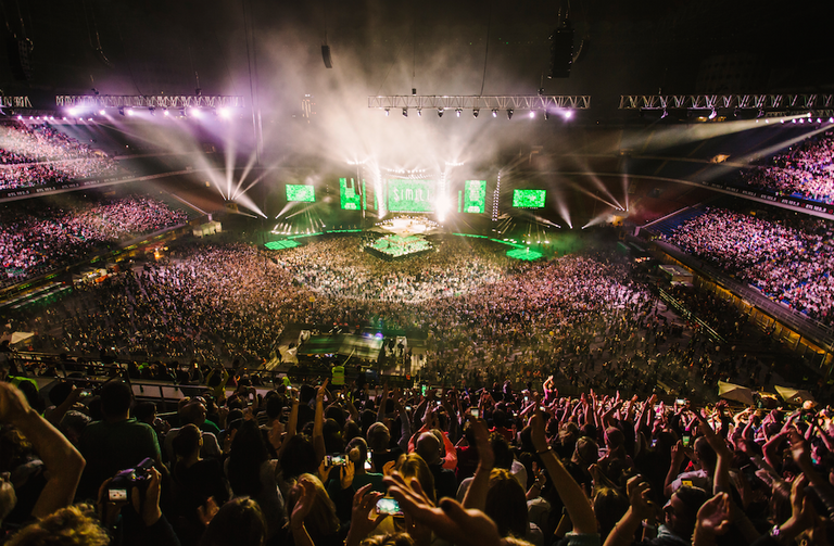 ملعب سان سيرو يستضيف حفلا غنائيا