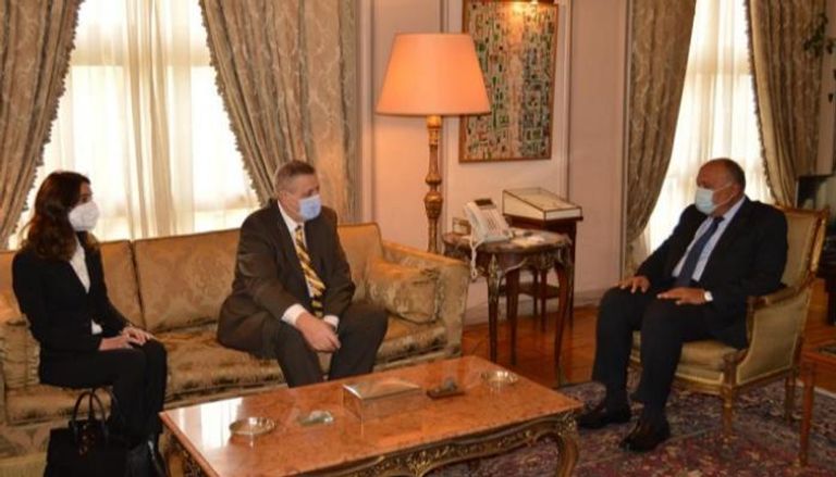 وزير الخارجية المصري خلال استقباله المبعوث الأممي إلى ليبيا