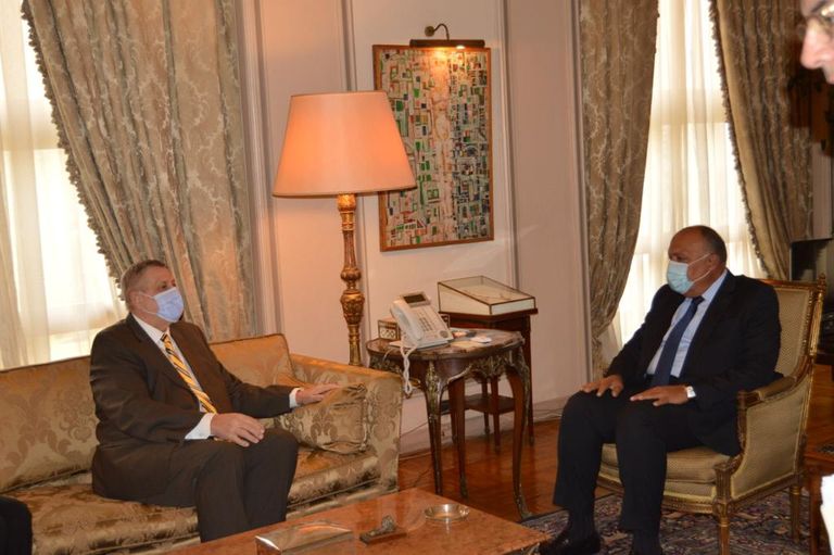 وزير الخارجية المصري خلال استقباله المبعوث الأممي إلى ليبيا