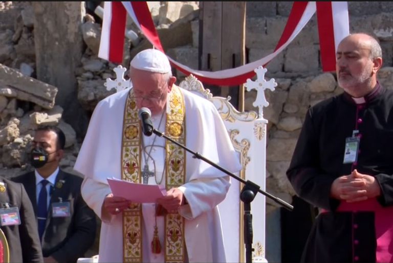 البابا فرنسيس يلقي كلمة في ساحة البابا فرنسيس يلقي كلمة في ساحة