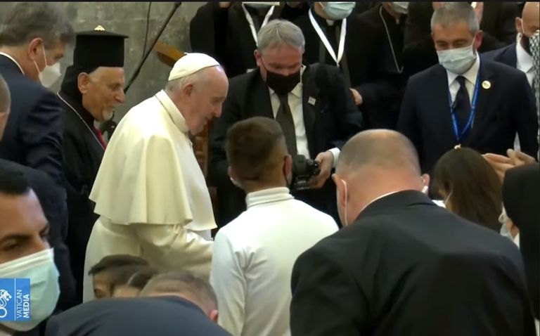 البابا فرنسيس يصل إلى كنيسة الطاهرة بالموصل