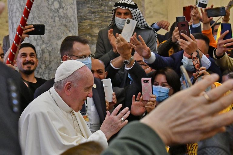 البابا فرنسيس يصل إلى كنيسة الطاهرة بالموصل البابا فرنسيس يتلو صلاة التبشير الملائكي مع المصلين الأقباط بكنيسة الطاهرة