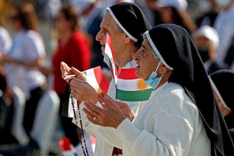 استعدادات ملعب فرانسوا حريرين لقداس البابا فرنسيس استعدادات ملعب فرانسوا حريرين لقداس البابا فرنسيس