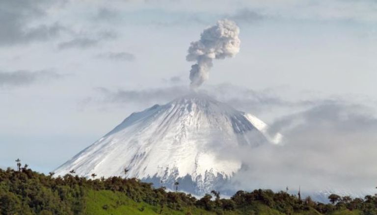 ثوران بركان سانجاي بالإكوادور
