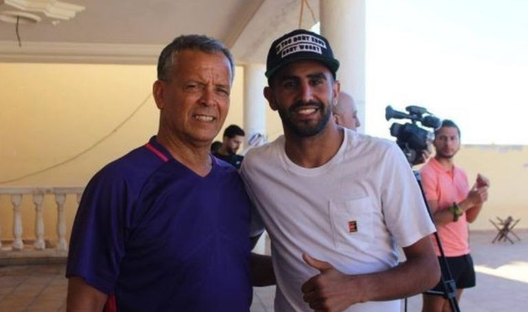 رياض محرز نجم مانشستر سيتي مع لخضر بلومي أسطورة الجزائر لخضر بيومي نجم الكرة الجزائرية السابق