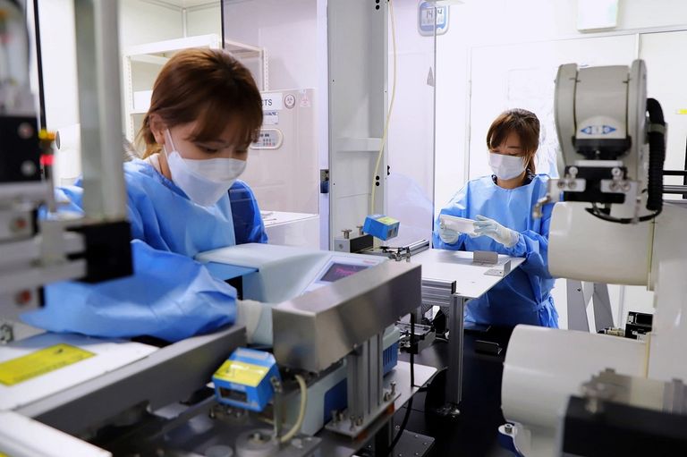 سيدتان ضمن فريق بحثي لاكتشاف لقاح كورونا