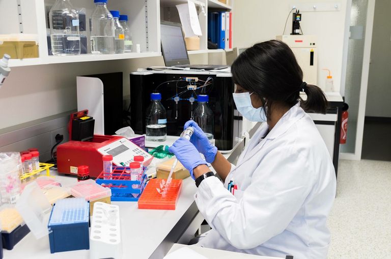 سيدتان ضمن فريق بحثي لاكتشاف لقاح كورونا