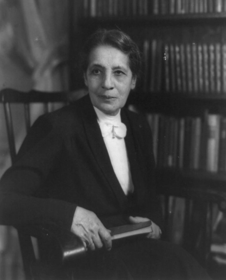 الأم تريزا مع فقراء الهند