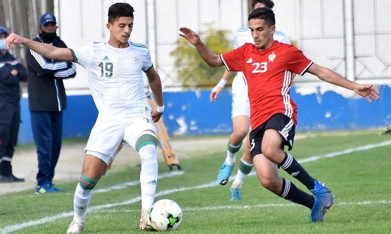 محمد بشير بالقميص الأبيض نجل الأسطورة لخضر بلومي لخضر بلومي أسطورة الكرة الجزائرية