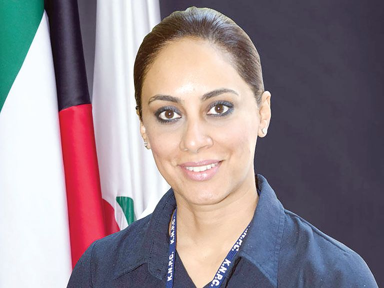 وضحة الخطيب نائبة الرئيس التنفيذي لمصفاة ميناء عبدالله في شركة البترول الوطنية الكويتية أول قاضيات في تاريخ الكويت