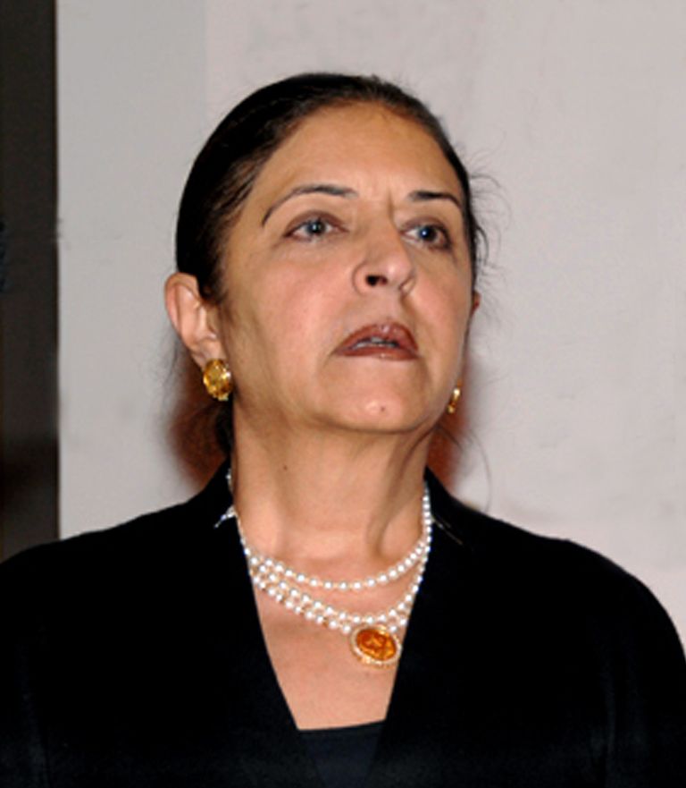 نبيلة الملا أول سفيرة للكويت في الخارج أول قاضيات في تاريخ الكويت