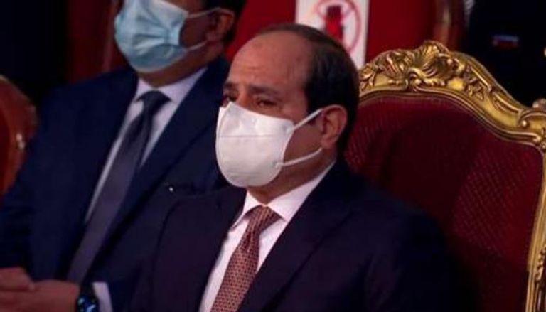 دموع السيسي تخطف أنظار المصريين