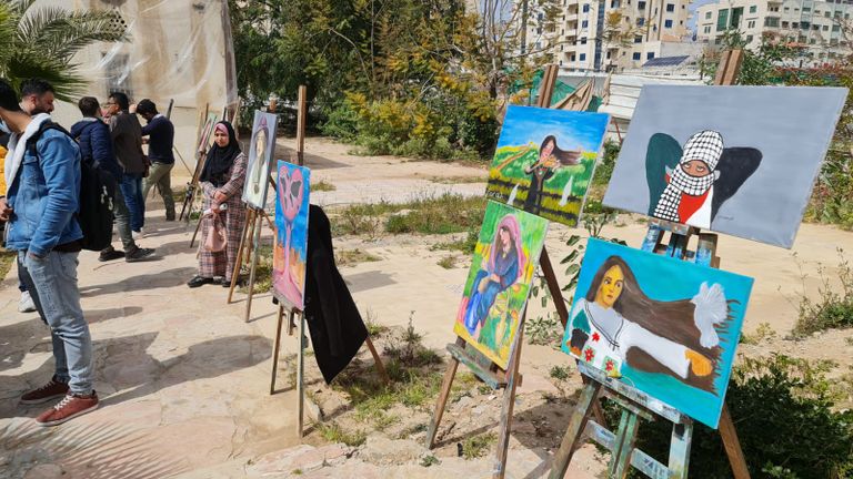 جانب من معرض ربيع امرأة